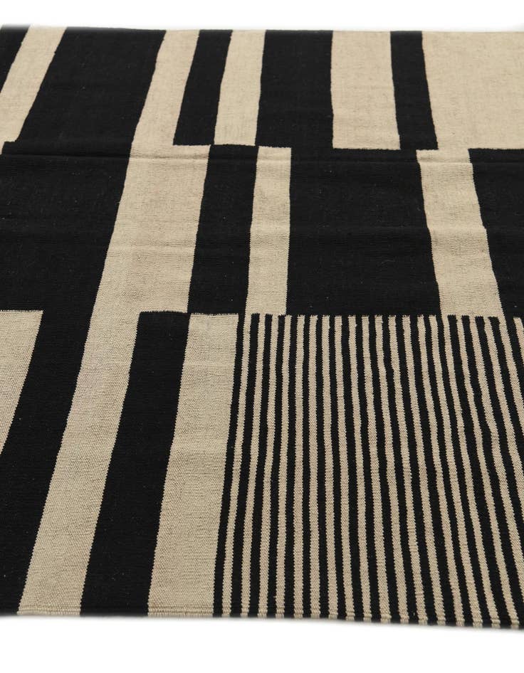 Detail image of  5' 10 x 7' 10  Hand Woven Kilim Modern Wool Rug