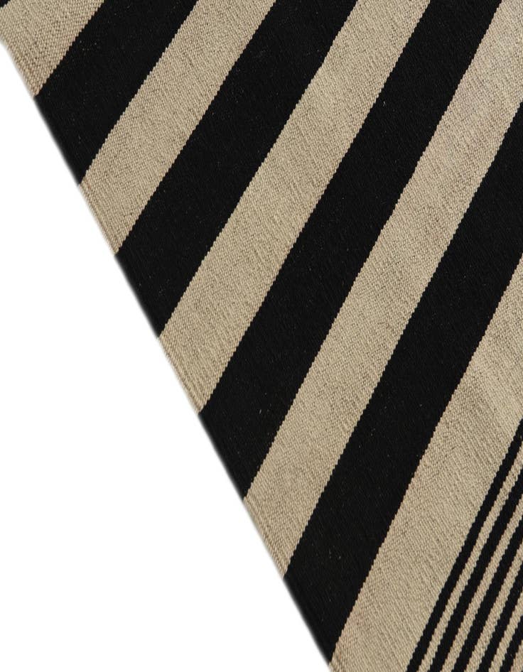 Detail image of  5' 10 x 7' 10  Hand Woven Kilim Modern Wool Rug