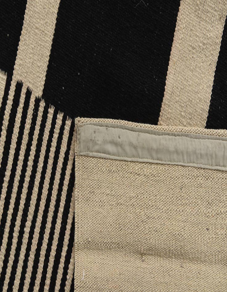 Detail image of  5' 10 x 7' 10  Hand Woven Kilim Modern Wool Rug