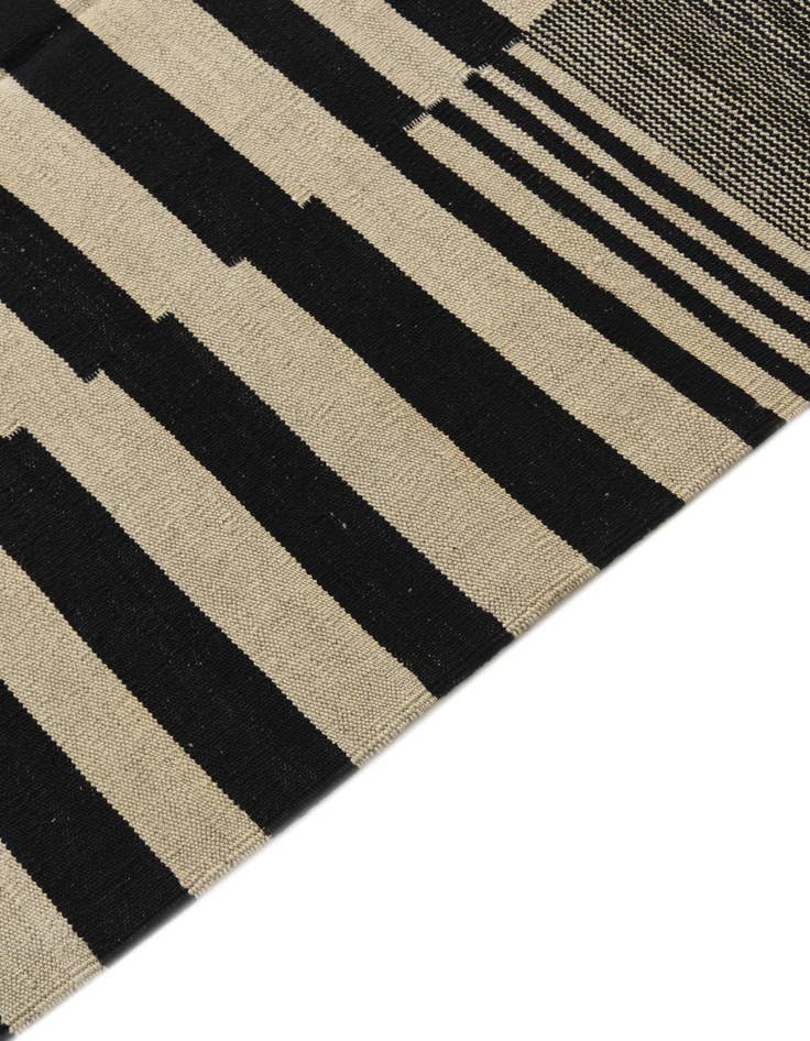 Detail image of  5' 8 x 7' 10  Hand Woven Kilim Modern Wool Rug