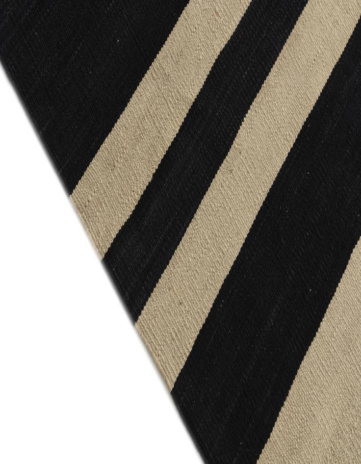 Detail image of  5' 9 x 7' 7  Hand Woven Kilim Modern Wool Rug