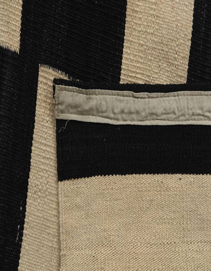 Detail image of  5' 9 x 7' 7  Hand Woven Kilim Modern Wool Rug