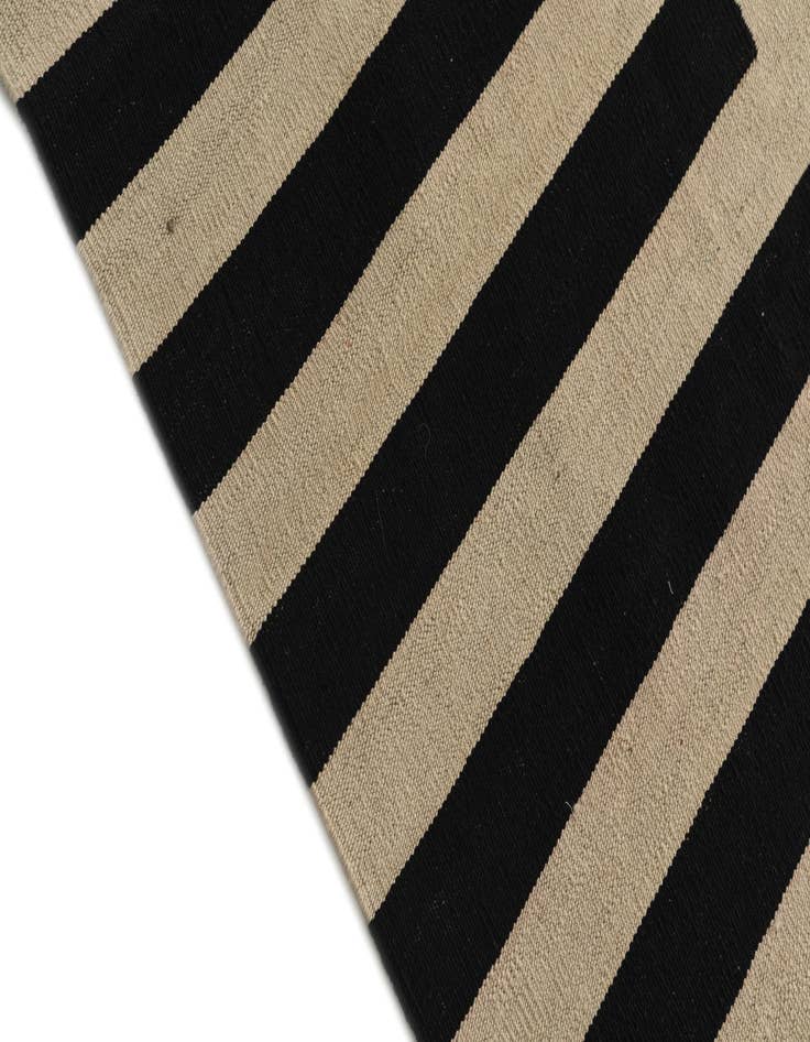 Detail image of  5' 8 x 7' 10  Hand Woven Kilim Modern Wool Rug