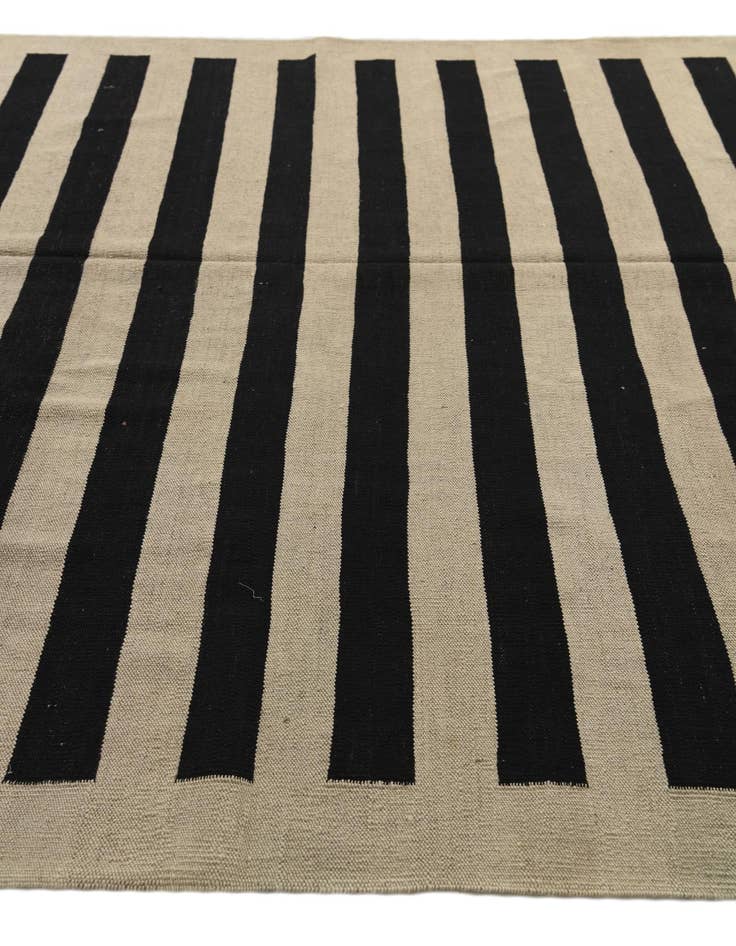 Detail image of  6' 8 x 9' 8  Hand Woven Kilim Modern Wool Rug