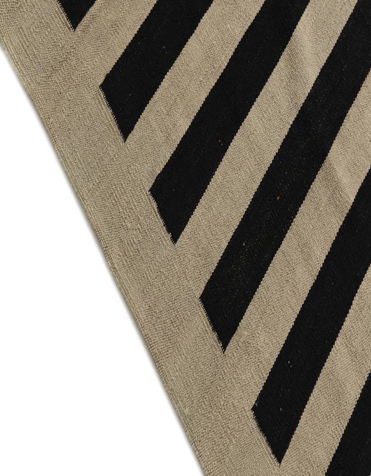 Detail image of  6' 8 x 9' 8  Hand Woven Kilim Modern Wool Rug