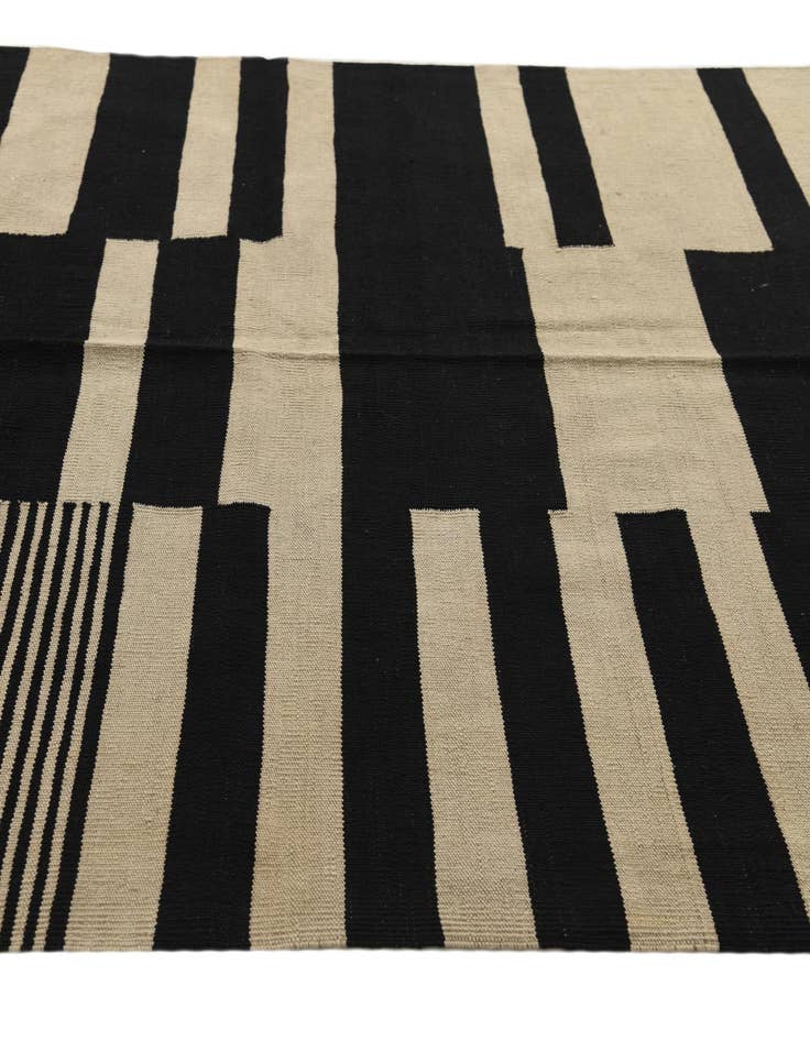 Detail image of  5' 2 x 6' 9  Hand Woven Kilim Modern Wool Rug