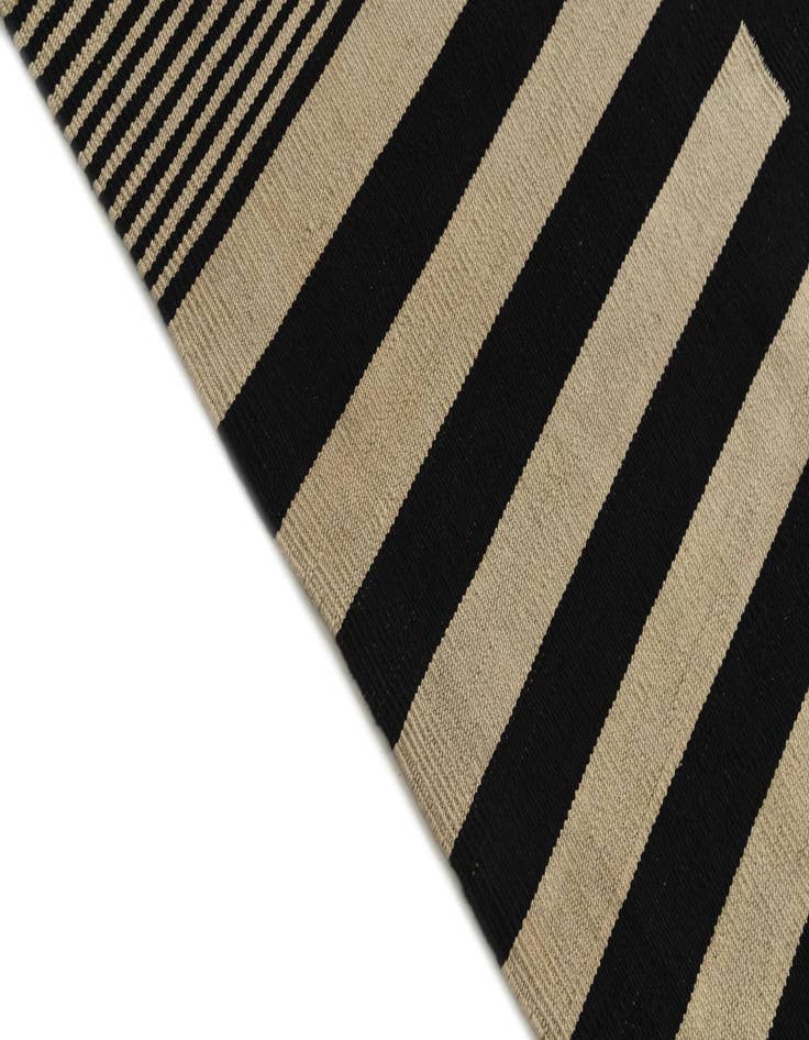 Detail image of  5' 2 x 6' 9  Hand Woven Kilim Modern Wool Rug