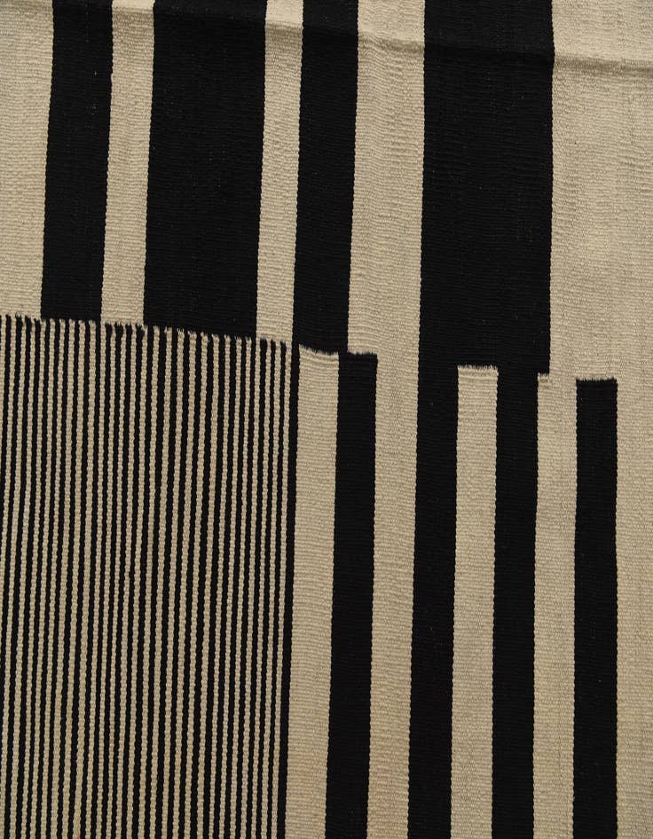 Detail image of  5' 2 x 6' 9  Hand Woven Kilim Modern Wool Rug