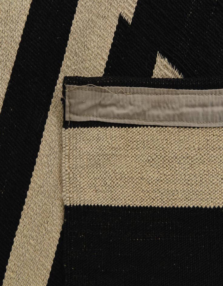 Detail image of  5' 2 x 6' 9  Hand Woven Kilim Modern Wool Rug