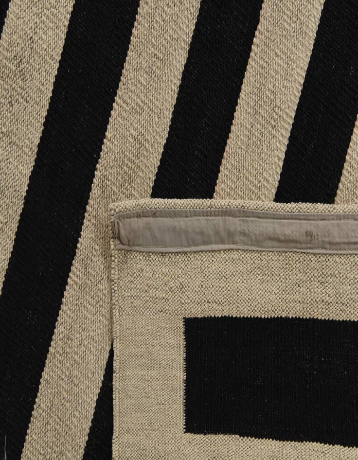 Detail image of  6' 10 x 9' 7  Hand Woven Kilim Modern Wool Rug