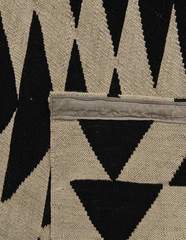 Detail image of  6' 9 x 9' 6  Hand Woven Kilim Modern Wool Rug