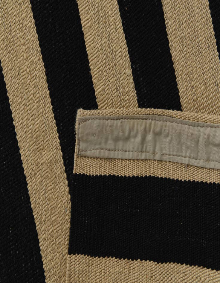 Detail image of  5' 3 x 7' 9  Hand Woven Kilim Modern Wool Rug