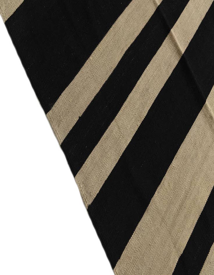 Detail image of  8' 2 x 9' 6  Hand Woven Kilim Modern Wool Rug