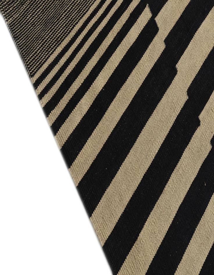 Detail image of  7' x 9' 7  Hand Woven Kilim Modern Wool Rug