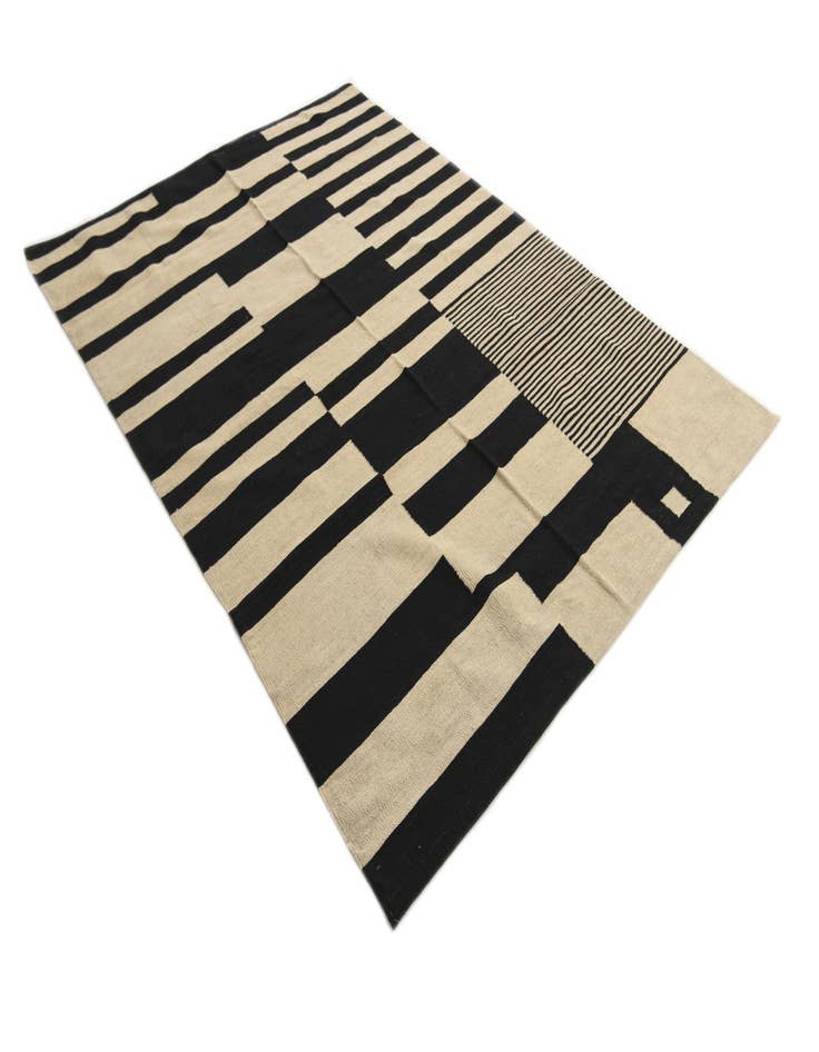 Detail image of  5' 7 x 7' 9  Hand Woven Kilim Modern Wool Rug