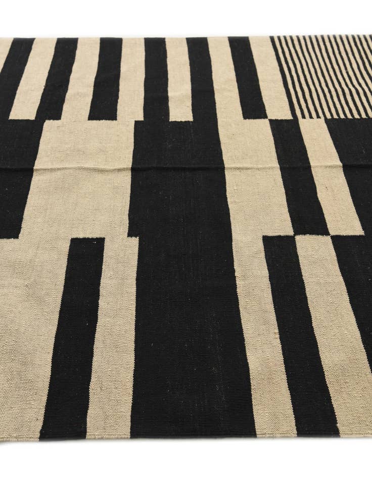 Detail image of  5' 7 x 7' 9  Hand Woven Kilim Modern Wool Rug