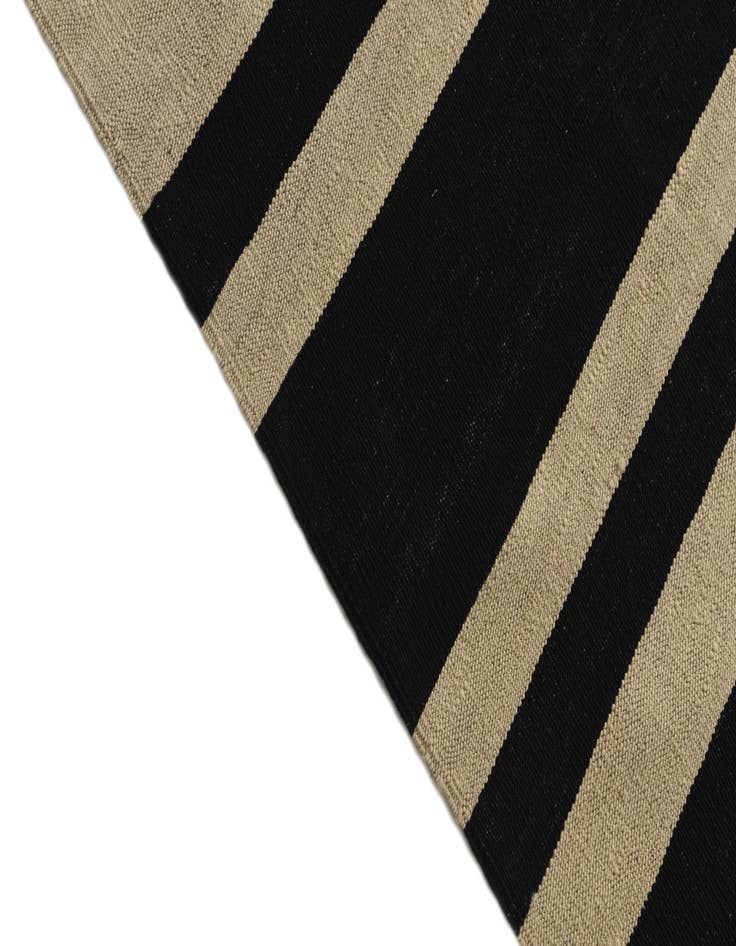 Detail image of  5' 7 x 7' 9  Hand Woven Kilim Modern Wool Rug