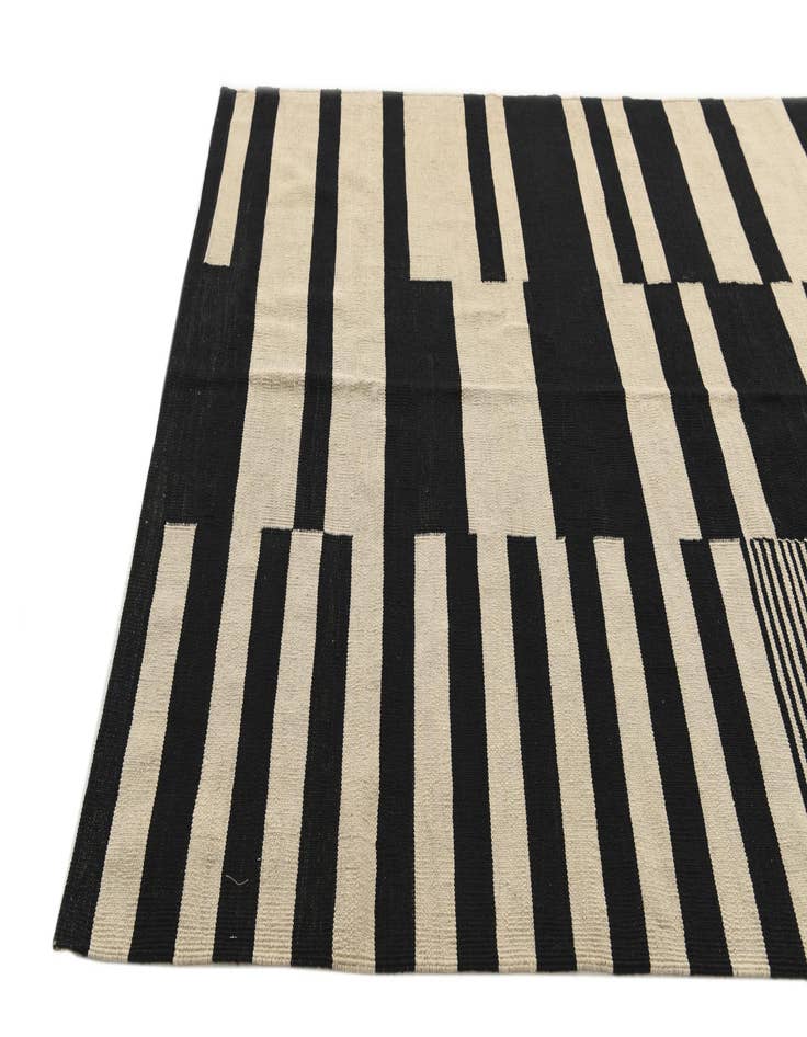 Detail image of  5' 2 x 6' 7  Hand Woven Kilim Modern Wool Rug