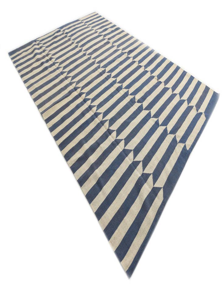 Detail image of  6' 8 x 9' 5  Hand Woven Kilim Modern Wool Rug