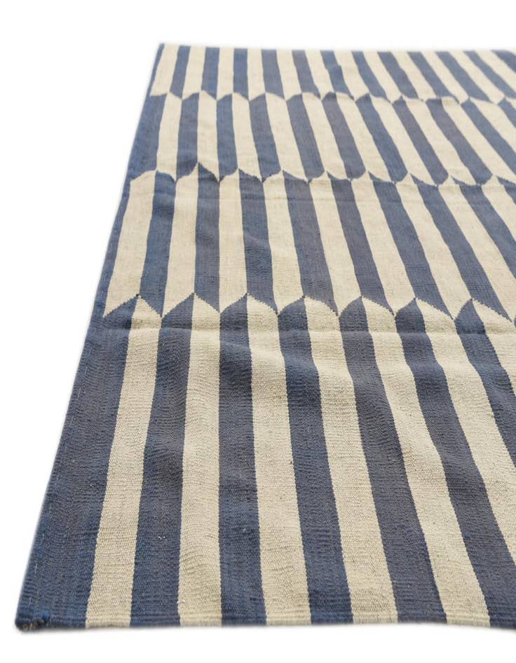 Detail image of  6' 8 x 9' 5  Hand Woven Kilim Modern Wool Rug