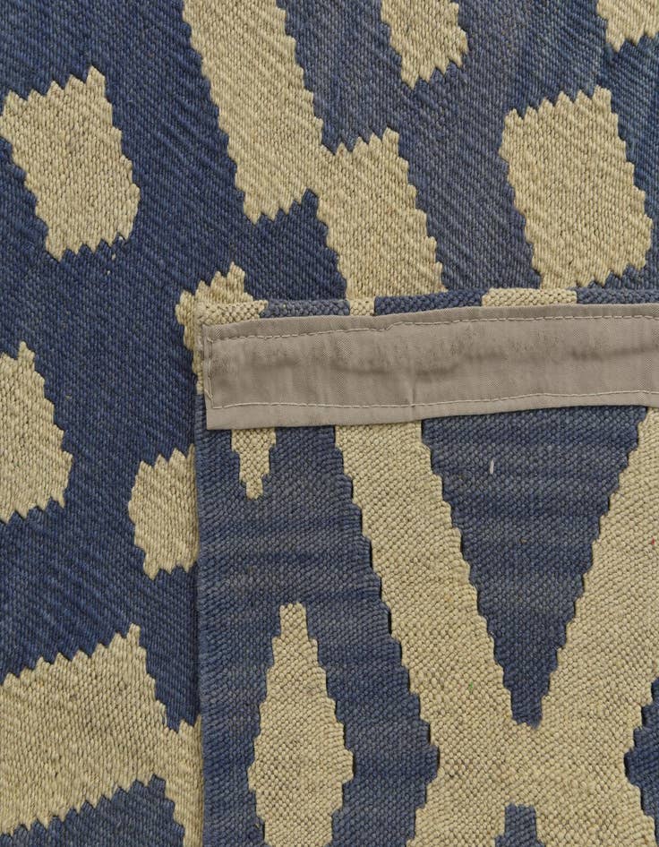 Detail image of  4' 2 x 5' 6  Hand Woven Kilim Modern Wool Rug