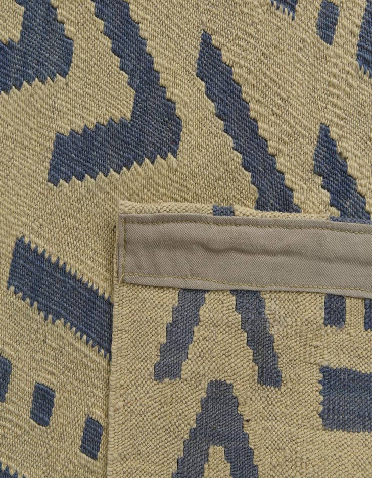 Detail image of  4' 10 x 6' 7  Hand Woven Kilim Modern Wool Rug