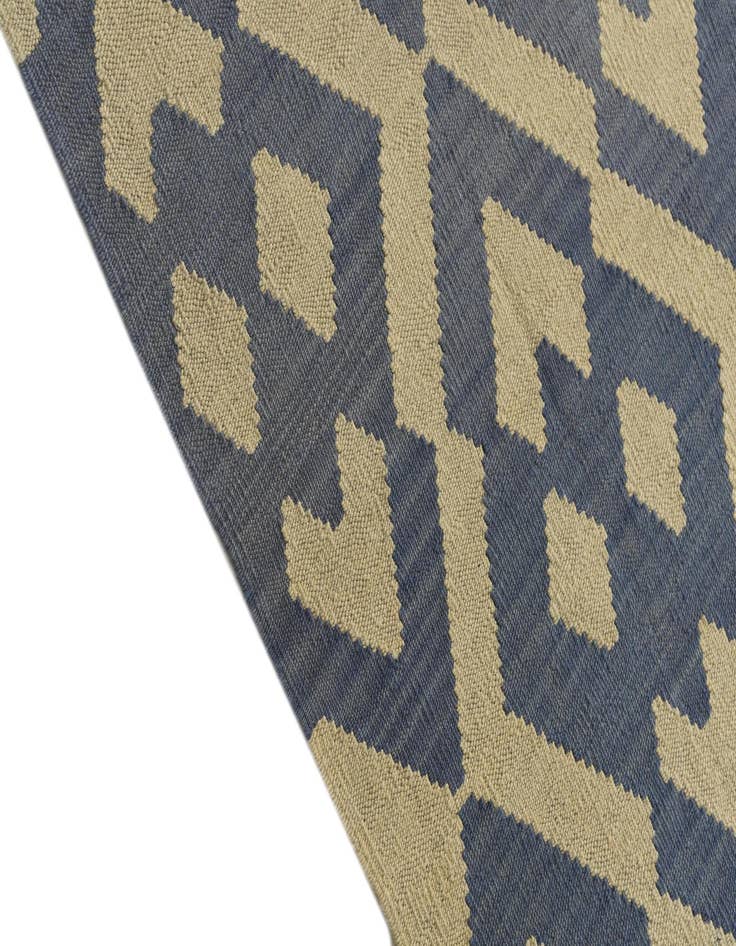 Detail image of  4' 1 x 5' 6  Hand Woven Kilim Modern Wool Rug
