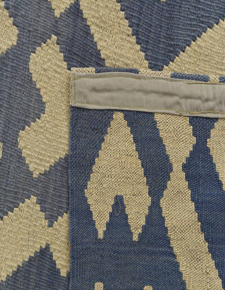 Detail image of  4' 1 x 5' 6  Hand Woven Kilim Modern Wool Rug