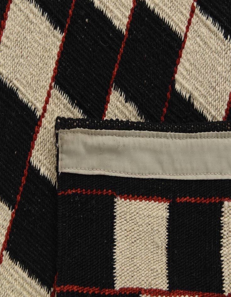 Detail image of  4' 9 x 6' 1  Hand Woven Kilim Modern Wool Rug