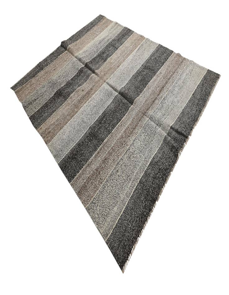 Detail image of  5' 10 x 7' 7  Hand Woven Kilim Modern Wool Rug