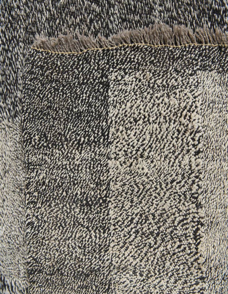 Detail image of  5' 10 x 7' 7  Hand Woven Kilim Modern Wool Rug