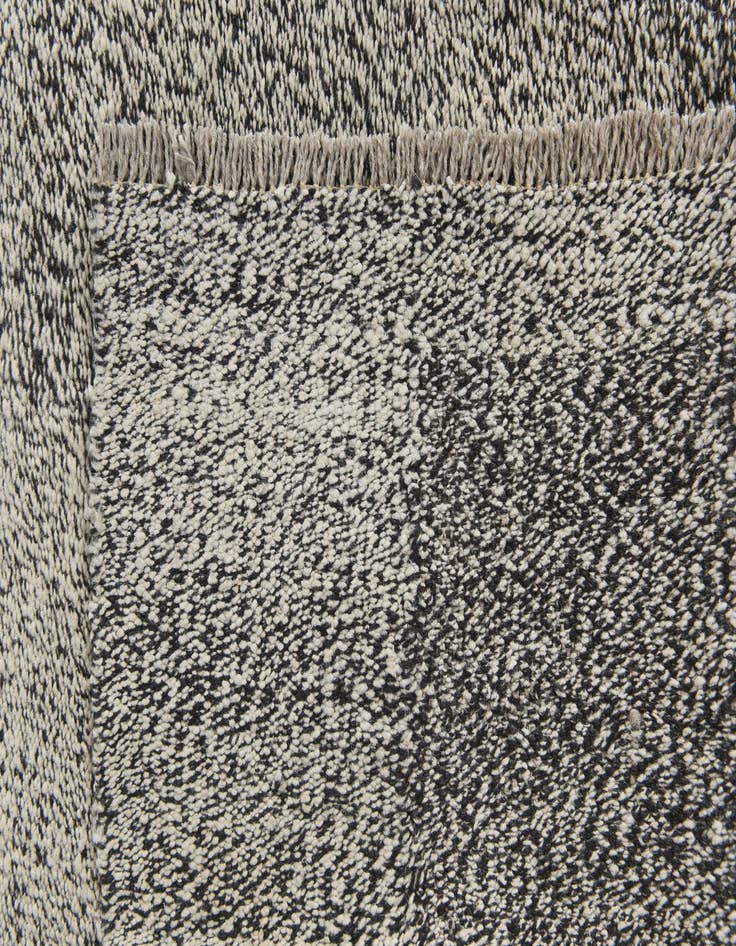 Detail image of  5' 8 x 7' 8  Hand Woven Kilim Modern Wool Rug