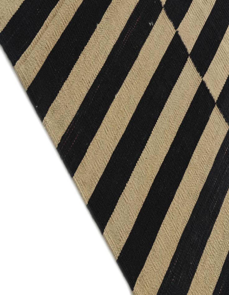 Detail image of  5' 9 x 7' 9  Hand Woven Kilim Modern Wool Rug