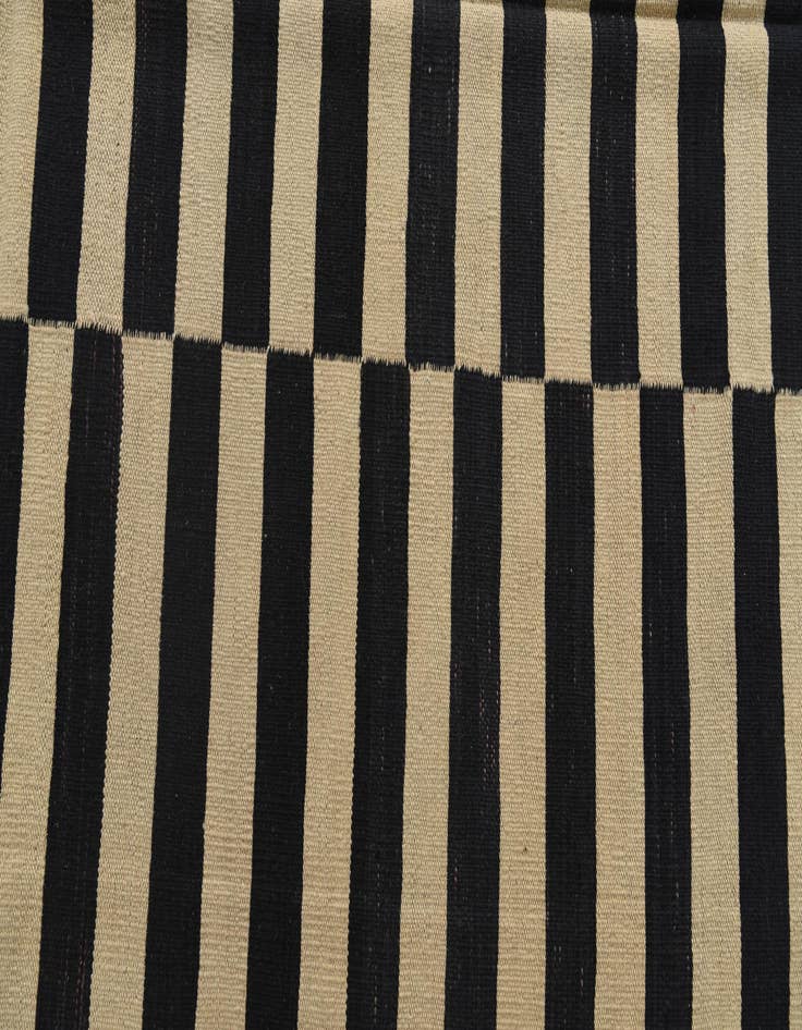 Detail image of  5' 9 x 7' 9  Hand Woven Kilim Modern Wool Rug