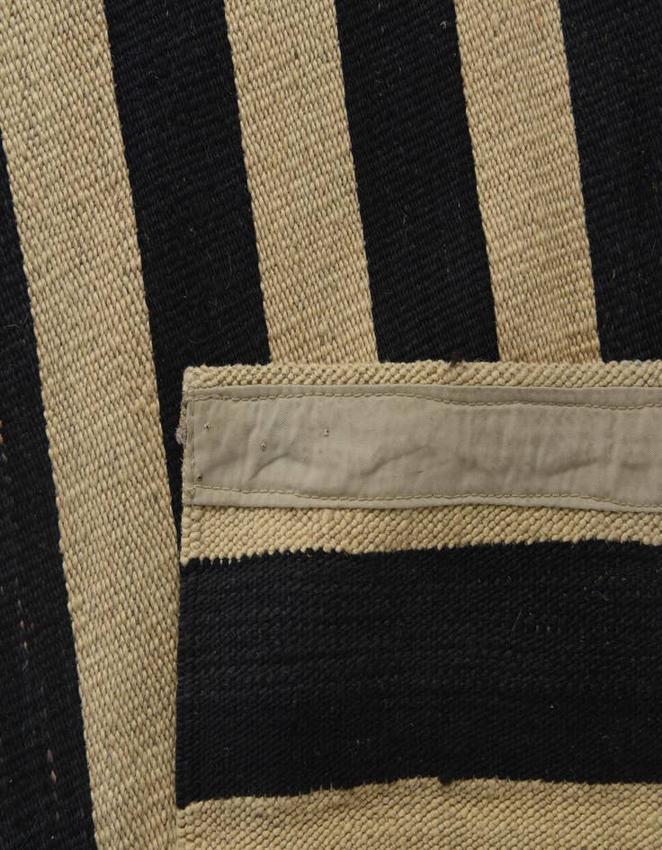 Detail image of  5' 9 x 7' 9  Hand Woven Kilim Modern Wool Rug