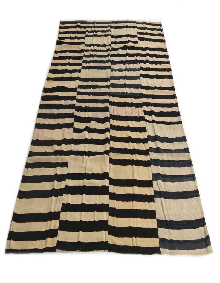 Detail image of  5' 6 x 7' 10  Hand Woven Kilim Modern Wool Rug