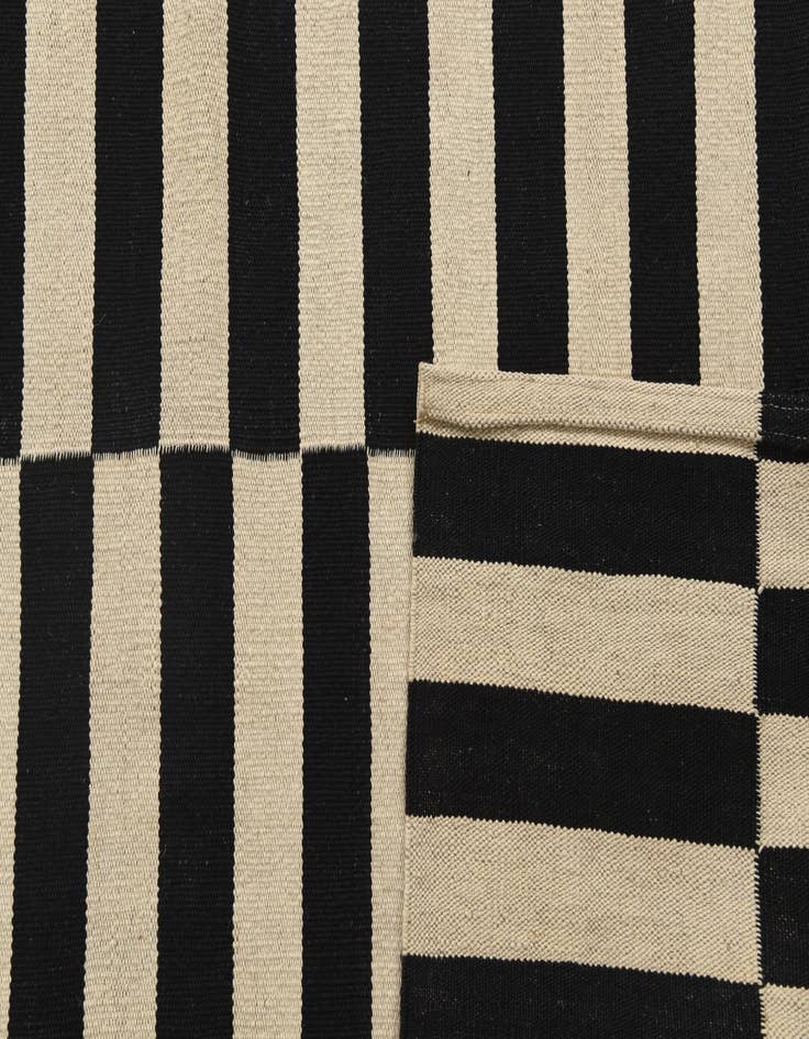Detail image of  3' 3 x 4' 9  Hand Woven Kilim Modern Wool Rug