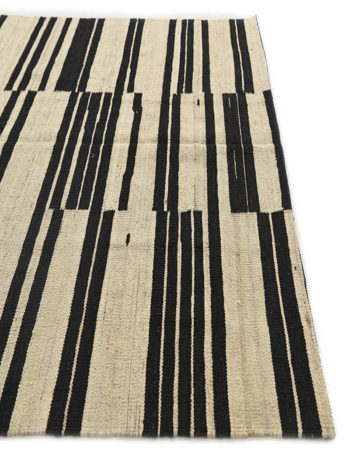 Detail image of  4' 4 x 5' 7  Hand Woven Kilim Modern Wool Rug