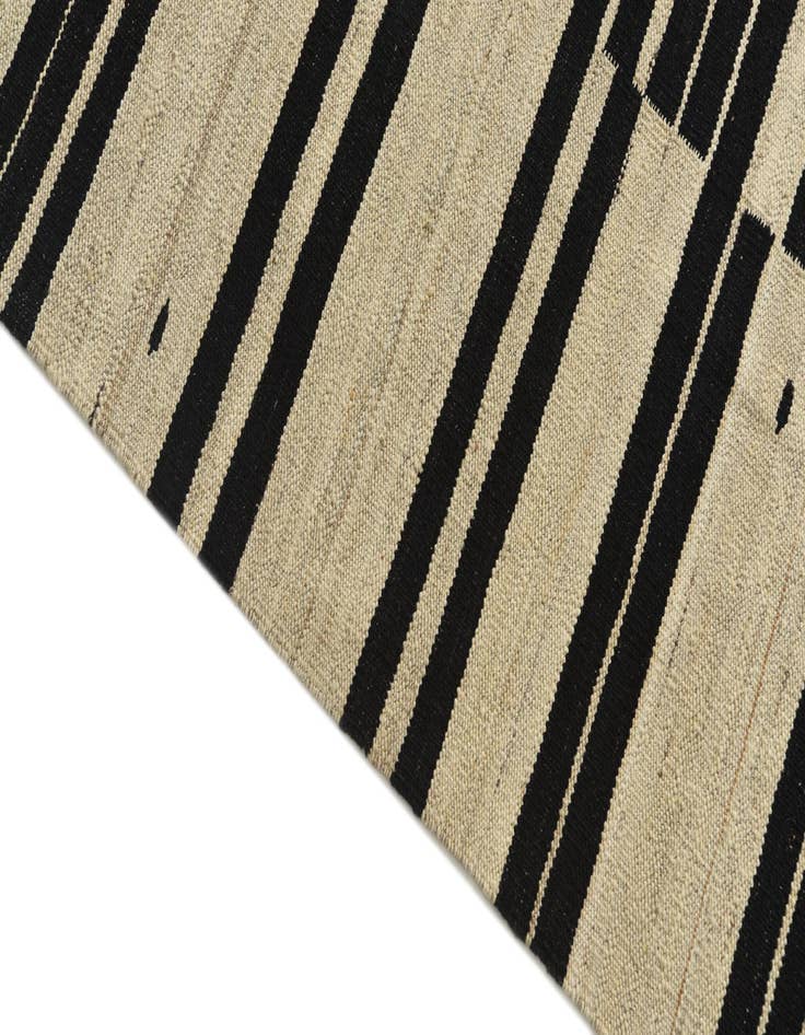 Detail image of  4' 4 x 5' 7  Hand Woven Kilim Modern Wool Rug