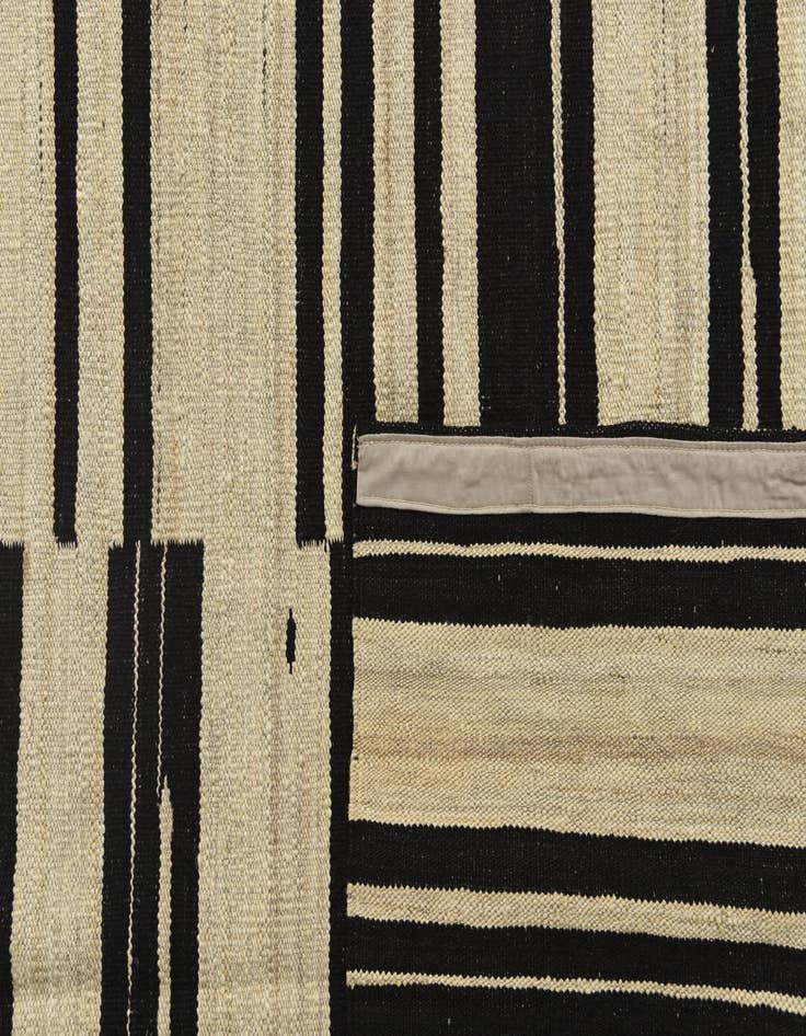 Detail image of  4' 4 x 5' 7  Hand Woven Kilim Modern Wool Rug