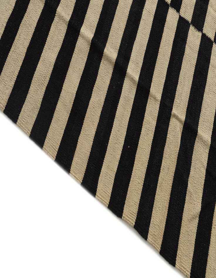 Detail image of  8' 5 x 9' 8  Hand Woven Kilim Modern Wool Rug