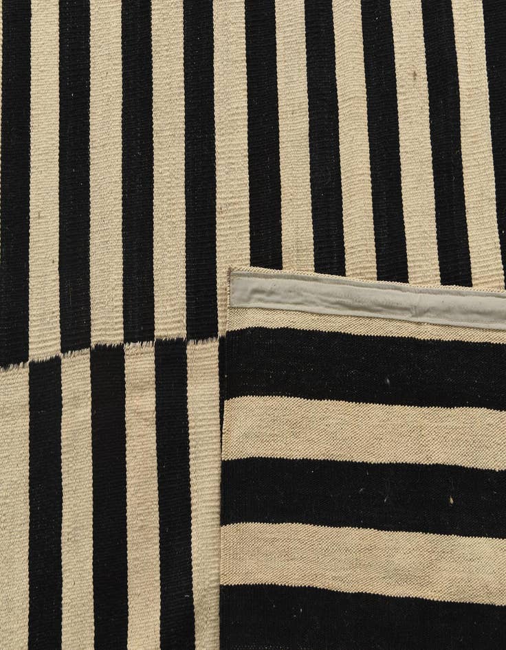 Detail image of  8' 5 x 9' 8  Hand Woven Kilim Modern Wool Rug