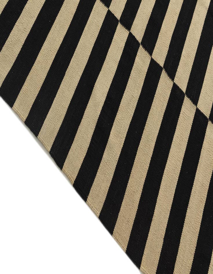 Detail image of  6' 8 x 9' 10  Hand Woven Kilim Modern Wool Rug