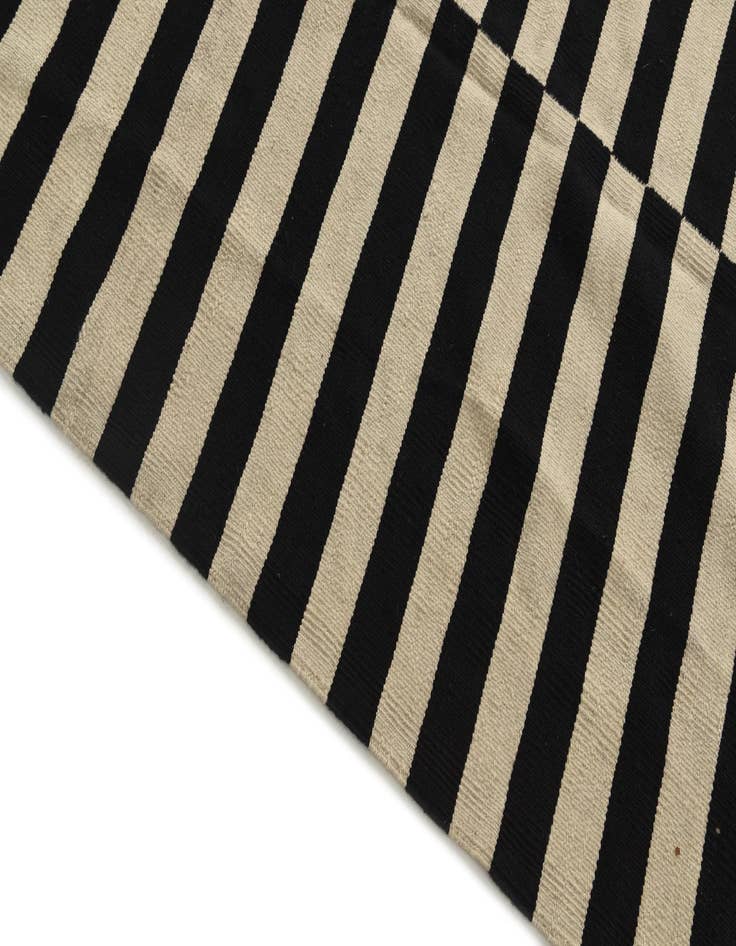 Detail image of  8' 1 x 9' 7  Hand Woven Kilim Modern Wool Rug