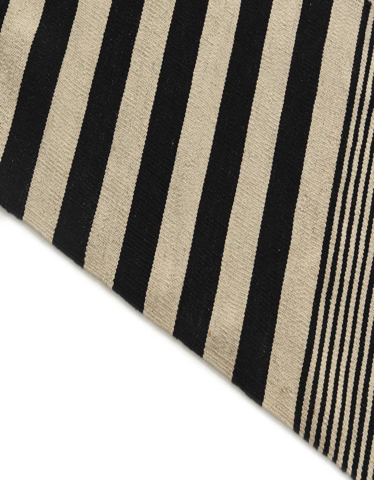 Detail image of  5' x 6' 8  Hand Woven Kilim Modern Wool Rug