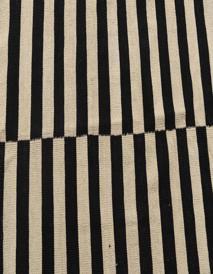 Detail image of  8' 7 x 9' 7  Hand Woven Kilim Modern Wool Rug