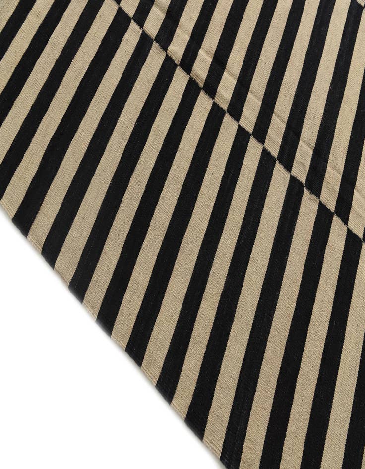 Detail image of  8' 9 x 9' 8  Hand Woven Kilim Modern Wool Rug