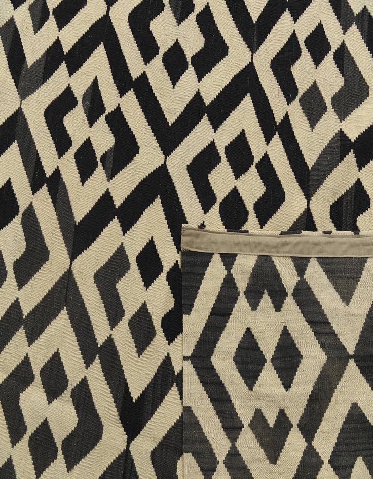 Detail image of  8' 6 x 11' 4  Hand Woven Kilim Modern Wool Rug