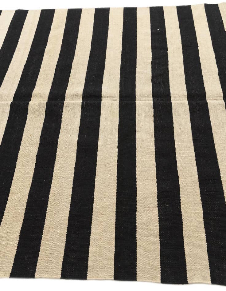 Detail image of  5' 6 x 8'  Hand Woven Kilim Modern Wool Rug