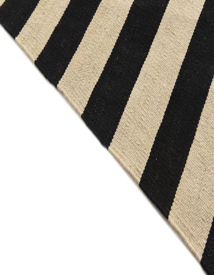 Detail image of  5' 6 x 8'  Hand Woven Kilim Modern Wool Rug